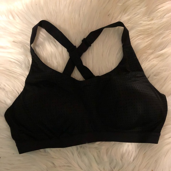 Victoria’s Secret lightweight sports bra - Picture 2 of 2